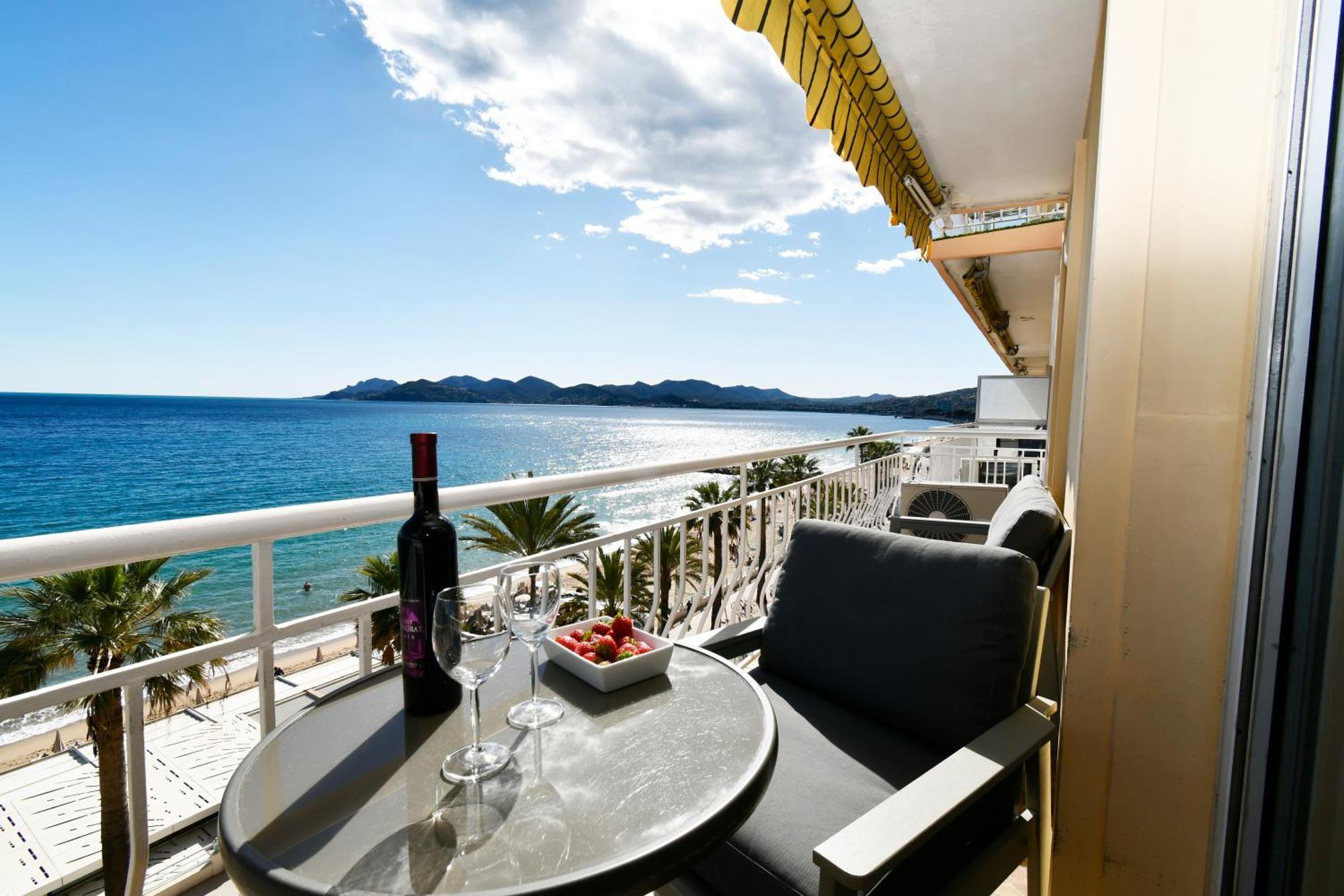 Plage Du Midi- Vue Sur Mer Standing Presta Cannes Exterior photo